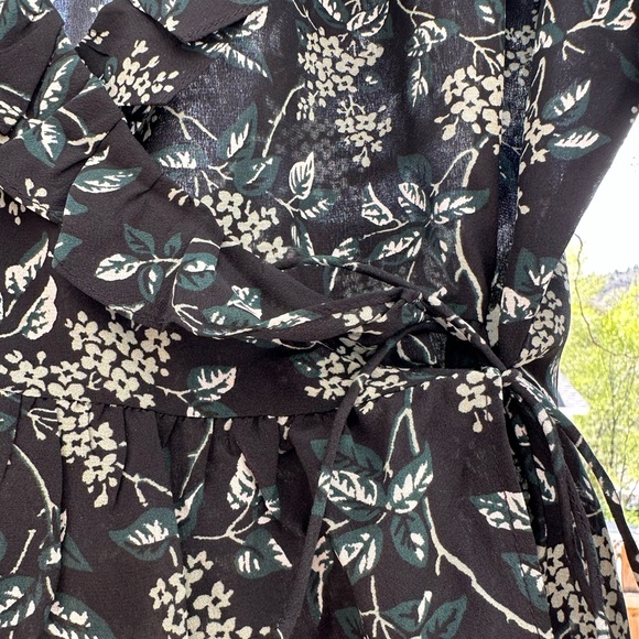 Madewell 100% Silk NWOT Ruffle-Hem Wrap Top in Antique Floral Large - Picture 11 of 16